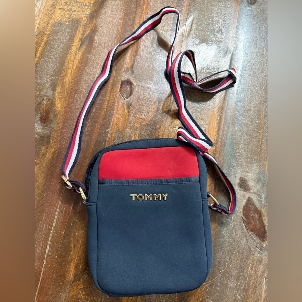 Tommy Hilfiger Navy Red Logo Crossbody Bag w/Adjustable Strap Gold Hardware NWT